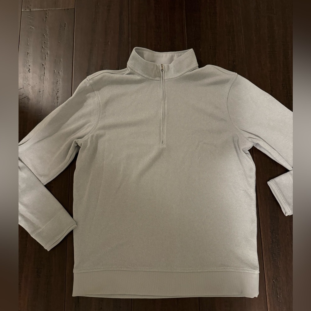 Light Gray Under Armor 1/4 Zip Pullover with Country Club Logo Size XL